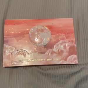 Lunar Beauty Strawberry Dream Palette